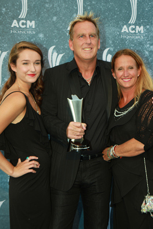 Brian O’Connell (c) with family, presented his sixth Promoter of the Year statuette. Photo: Bev Moser.